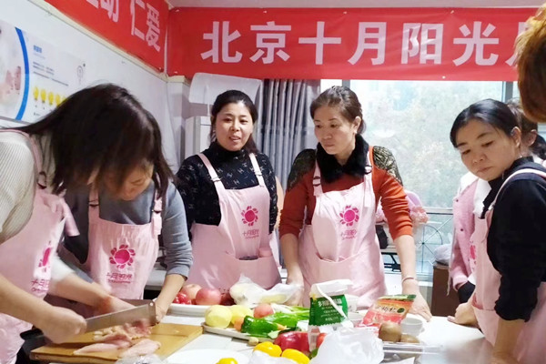 十月陽光告訴你，產(chǎn)婦坐月子請月嫂的必要性